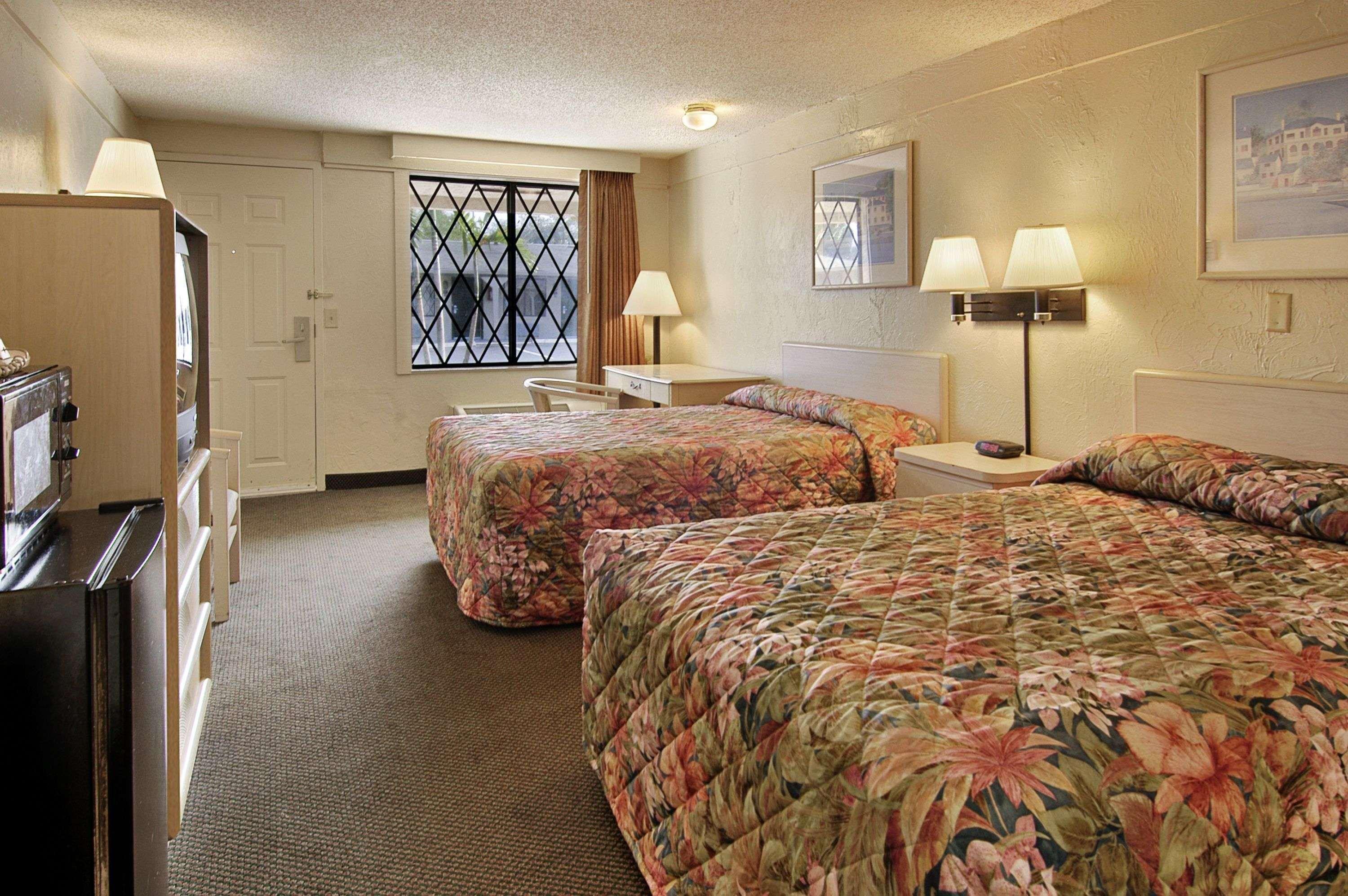 Super 8 By Wyndham Lantana West Palm Beach Extérieur photo
