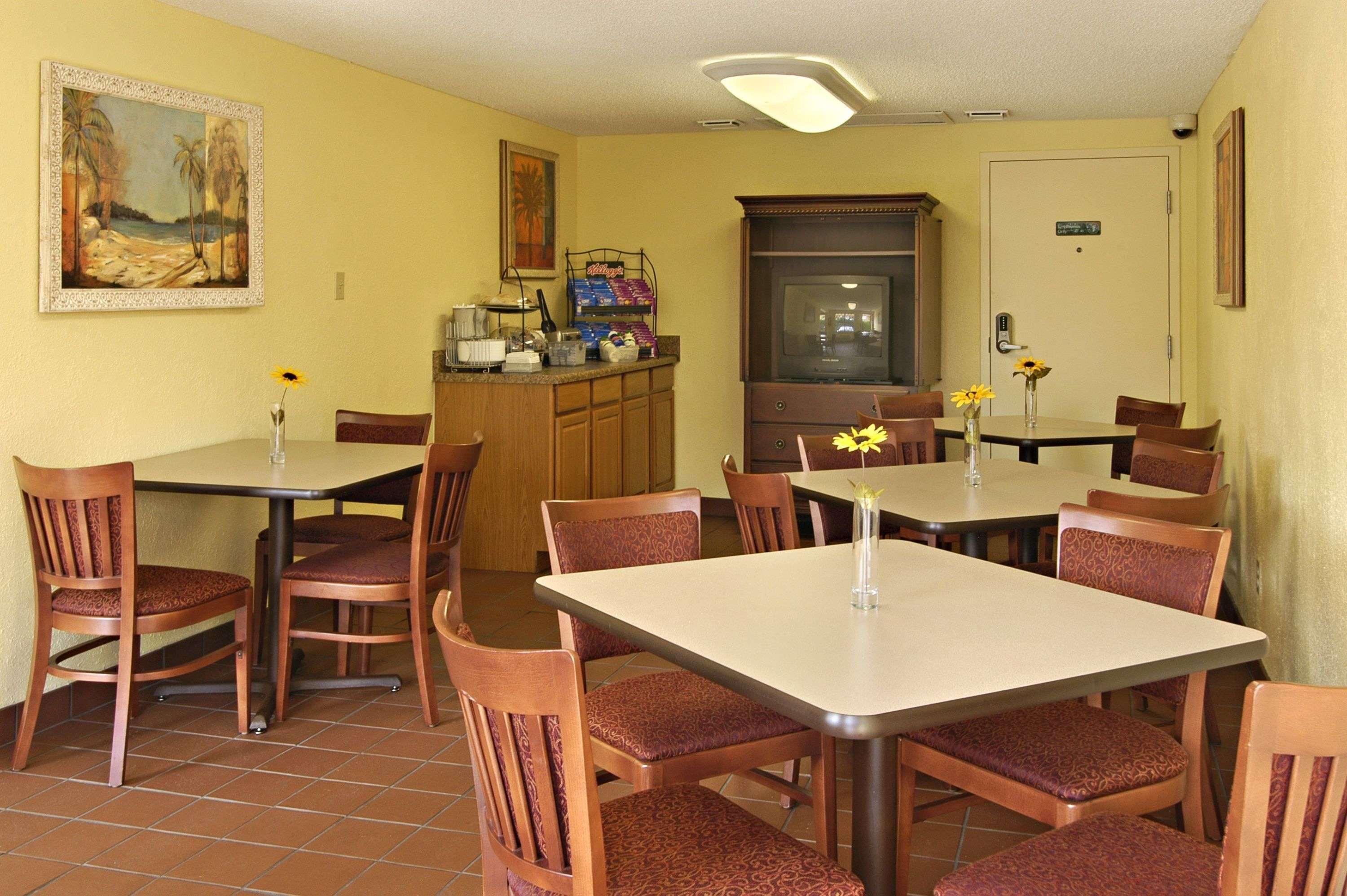 Super 8 By Wyndham Lantana West Palm Beach Extérieur photo