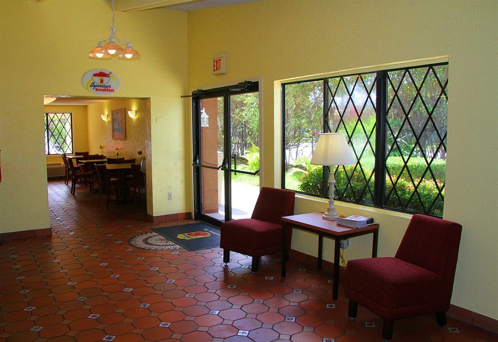 Super 8 By Wyndham Lantana West Palm Beach Extérieur photo
