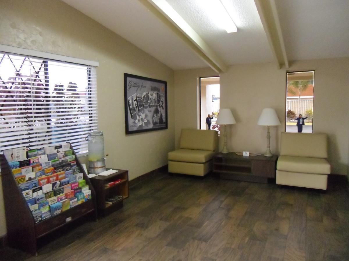 Super 8 By Wyndham Lantana West Palm Beach Extérieur photo